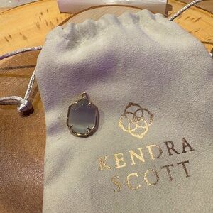Kendra Scott Charm Stone 🩶✨